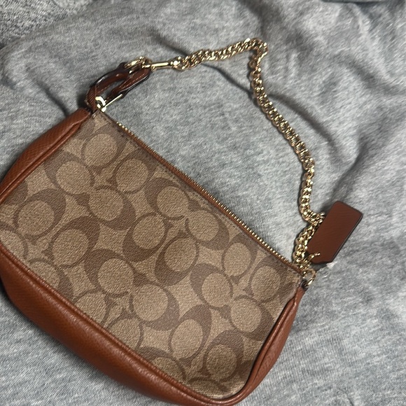 Small Coach purse - Picture 2 of 3